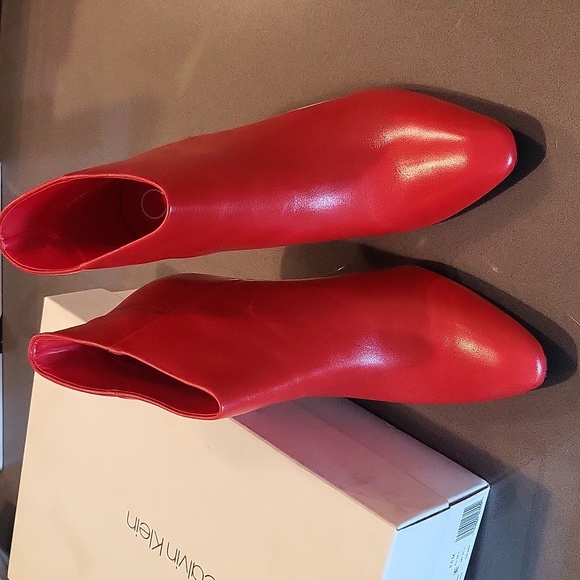 ❣️Calvin Klein sleek proces red bootie!Showstopper and classy! - Picture 6 of 15